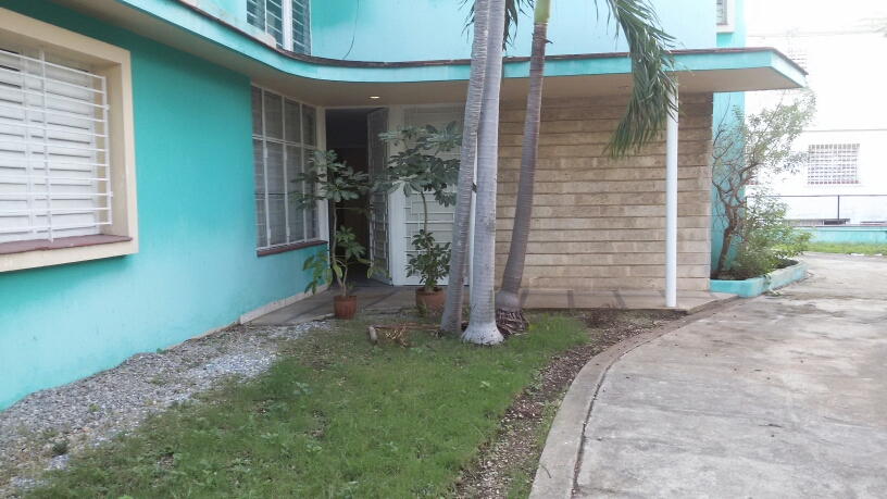 88 - CASA CON TRES HABITACIONES EN ALQUILER HABANA