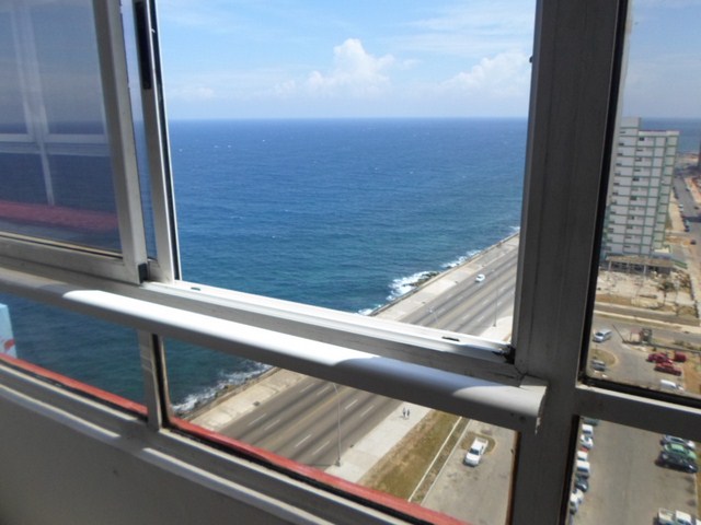 113 - RENT THREE BEDROOM HOUSE MALECON SEA VIEW HAVANA