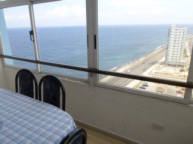 114 - RENT THREE BEDROOM APARTMENT SEAFRONT VIEW HAVANA